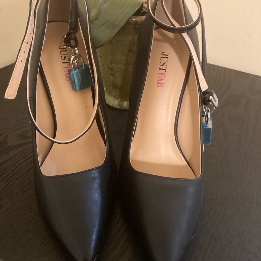 JustFab Lockette Black Pumps